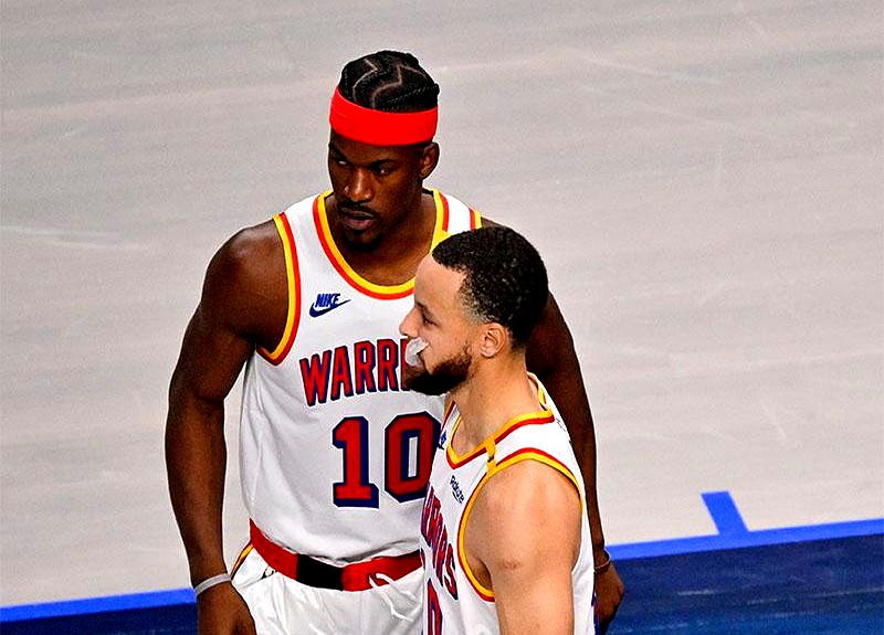 比赛中球队经历激烈对抗,最终取得胜利 比赛中球队经历激烈对抗,最终取得胜利