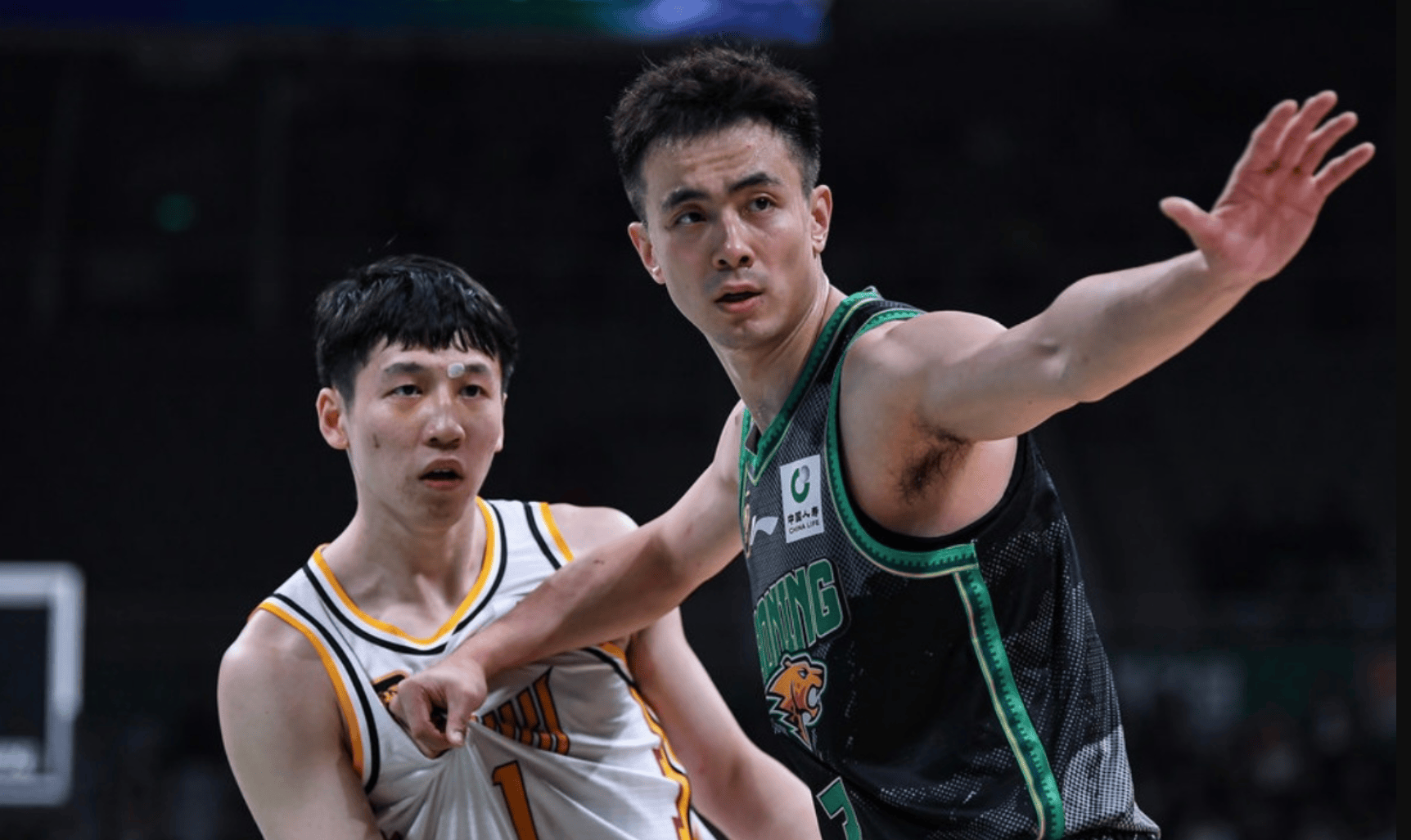 球员技艺精湛,赛事更显精彩 球员技艺精湛,赛事更显精彩