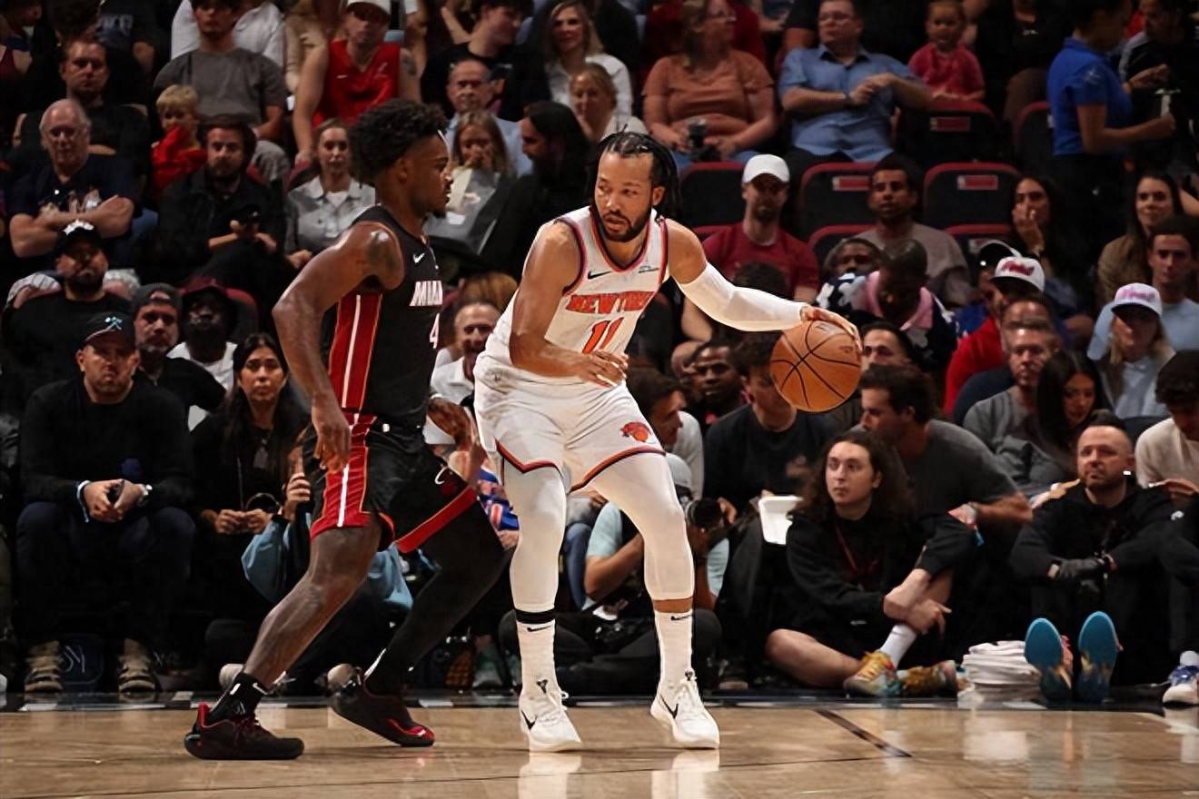 爱游戏app下载-尼克斯新秀接受采访，分享梦想