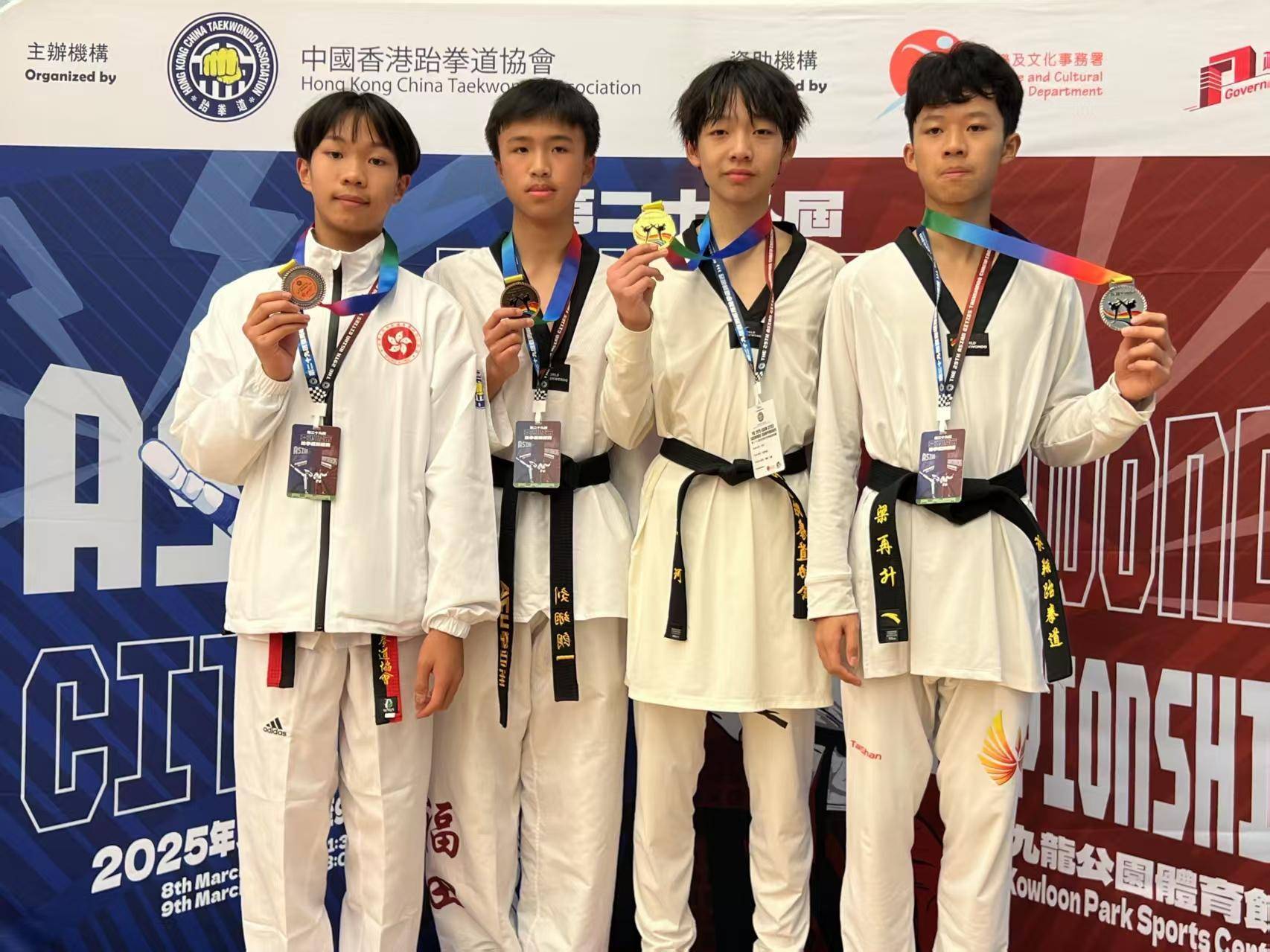 贝宁选手在赛艇比赛中斩获冠军 贝宁选手在赛艇比赛中斩获冠军