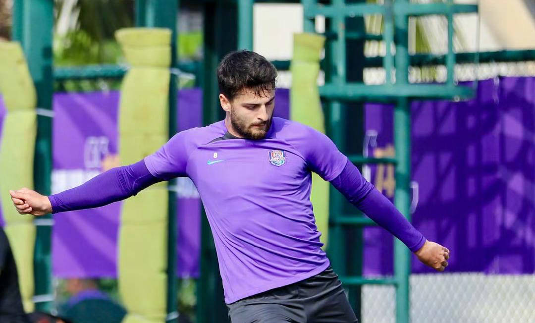 爱游戏app-包含外援球员在球场上表现出色，引领球队连胜开局的词条