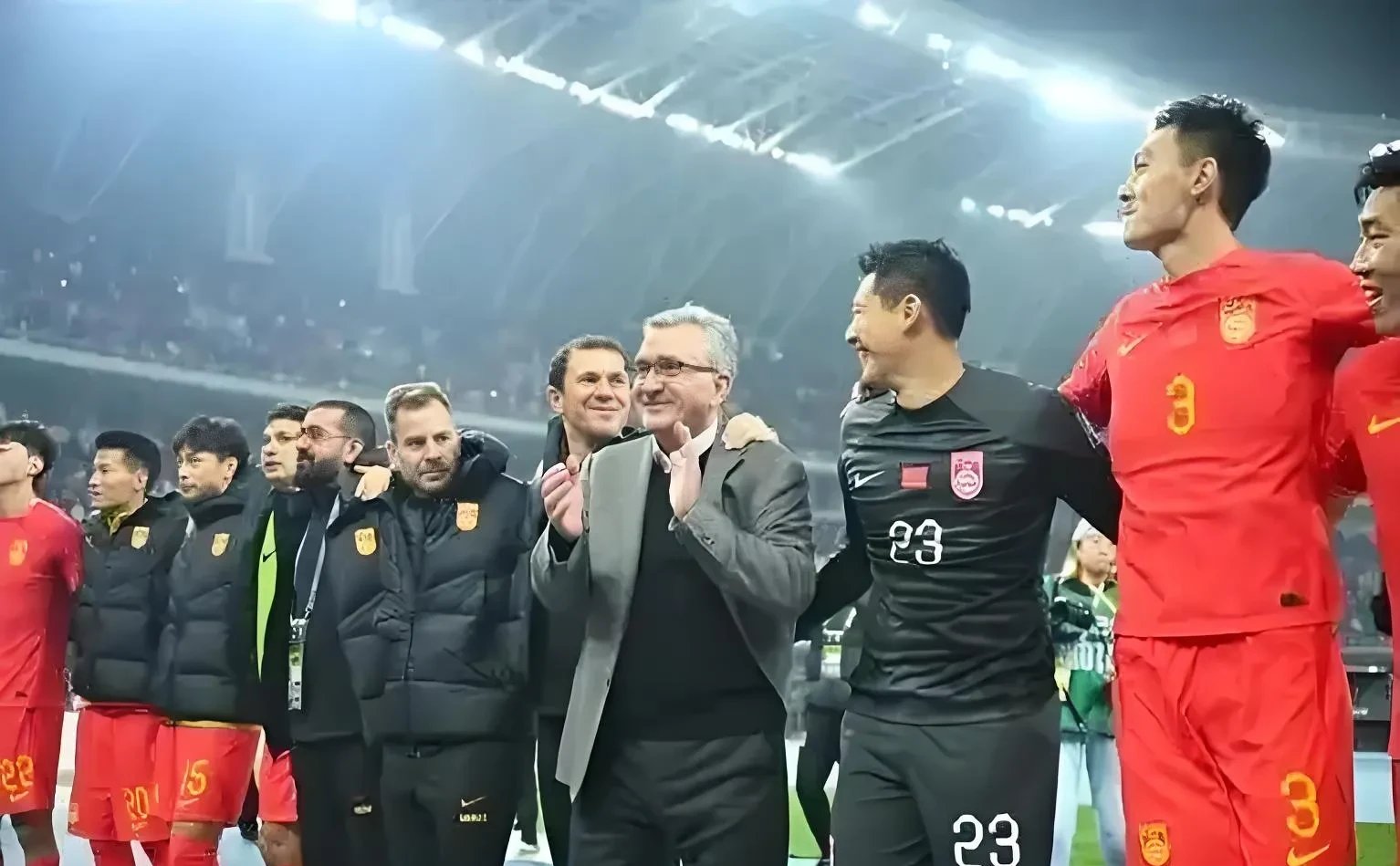 球队经过反复训练,为下一场比赛做好充分准备 球队经过反复训练,为下一场比赛做好充分准备