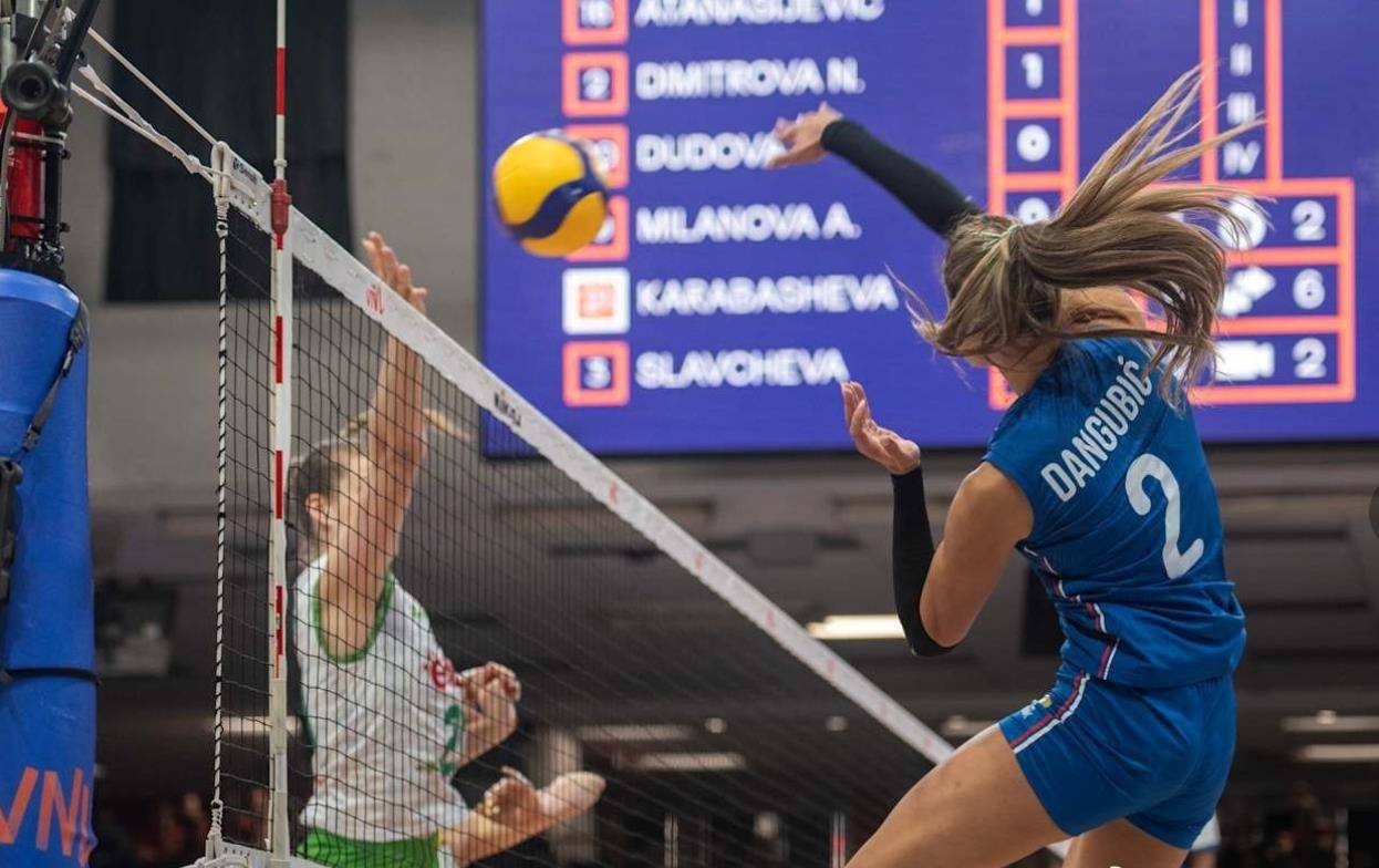 爱游戏官方登录入口-巴西运动员在女子排球比赛中斩获胜利