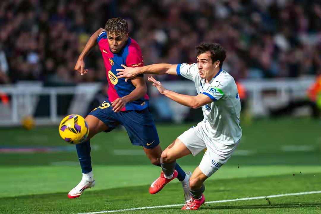 爱游戏中国官网-塞维利亚险胜赫塔菲，跻身前四