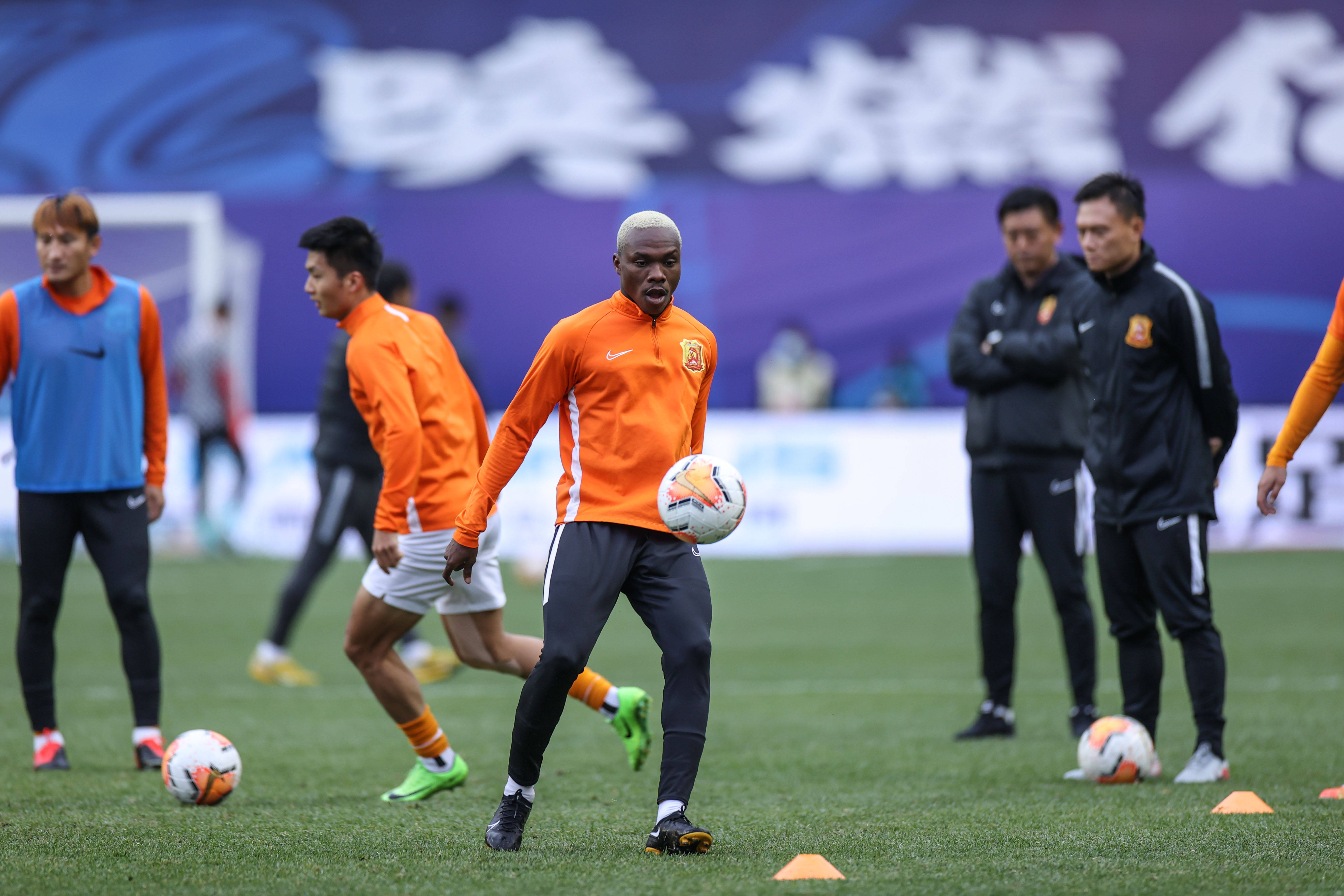 关于青岛黄海备战比赛训练投入度高的信息 关于青岛黄海备战比赛训练投入度高的信息