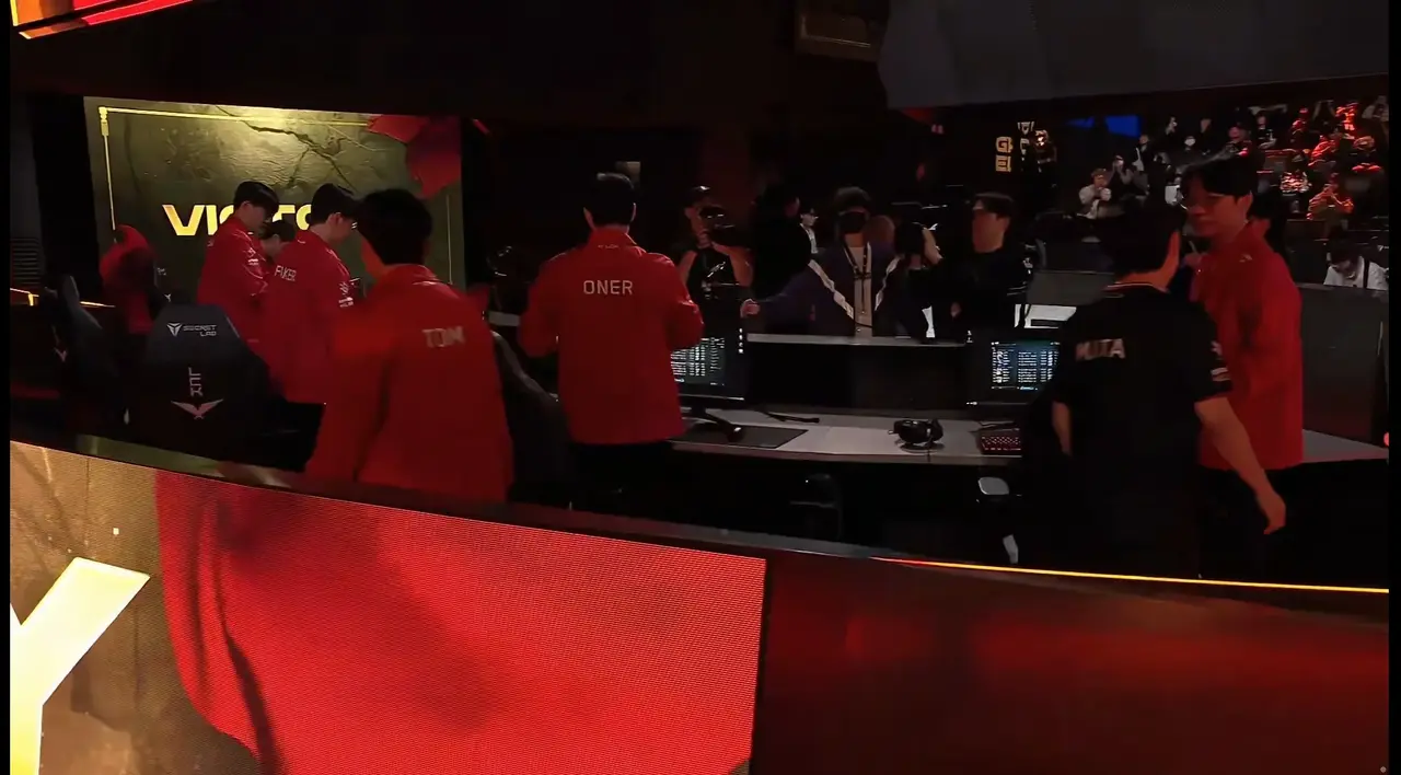 战队实力横扫对手,赢得耀眼的比赛胜利 战队实力横扫对手,赢得耀眼的比赛胜利