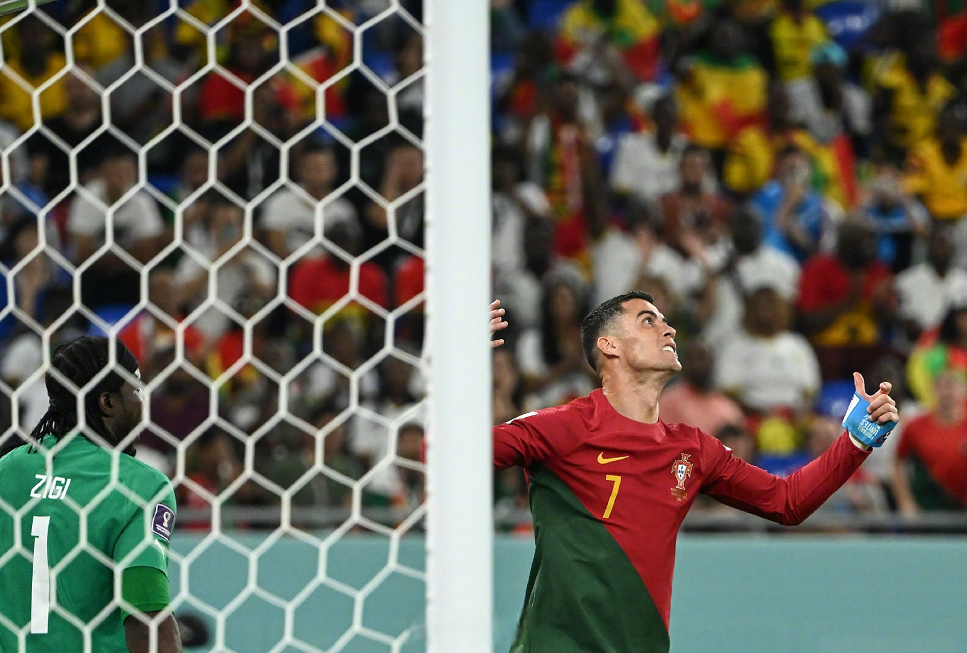 爱游戏-葡萄牙才子为曼联队攻入精彩进球