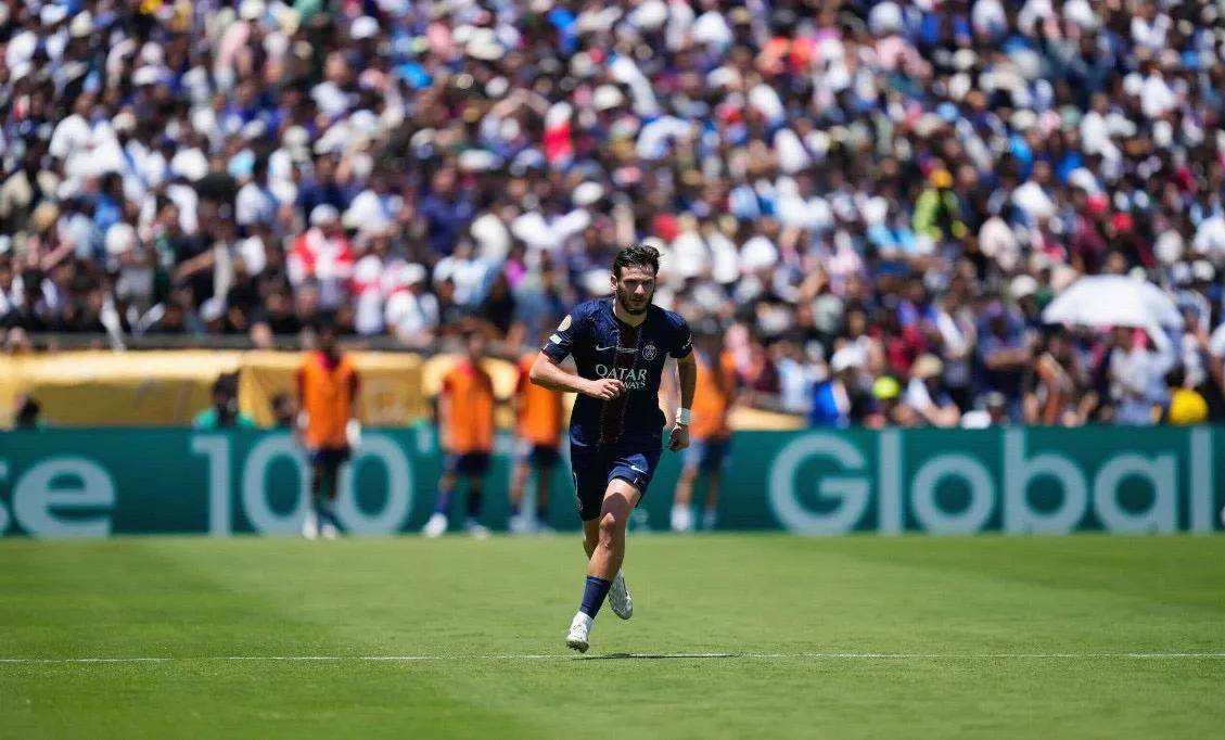 爱游戏在线-足球迷瞩目！欧洲预赛持续上演悬念