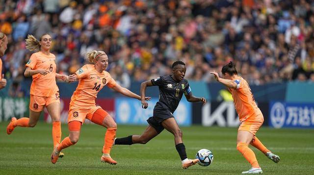 爱游戏在线登录-南非队在比赛中取得胜利，挺进决赛！