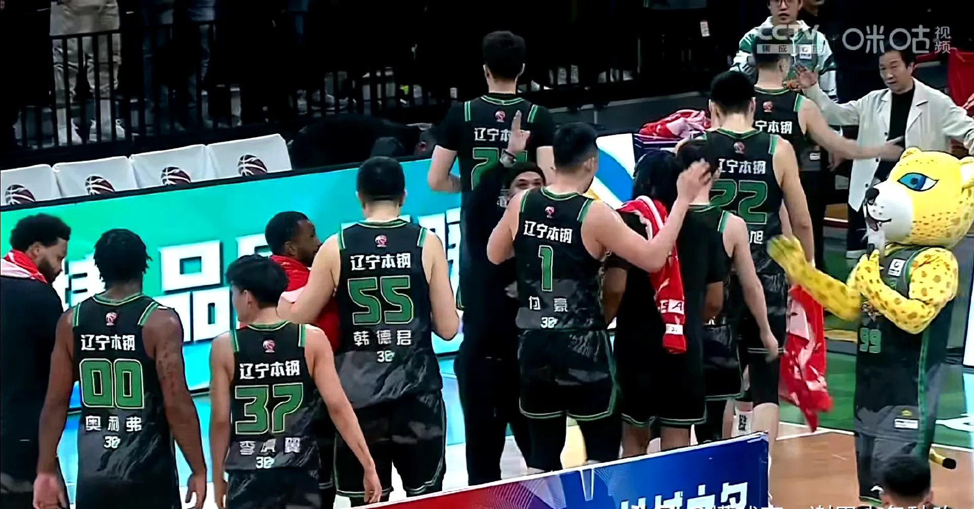 山东男篮逆转赢得湖南,迎来两连胜 山东男篮逆转赢得湖南,迎来两连胜