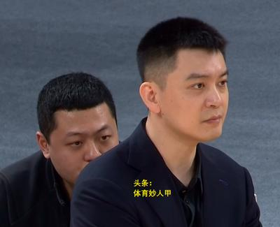 爱游戏中国官网-篮球赛事受裁判严格执法，球队抱怨连连