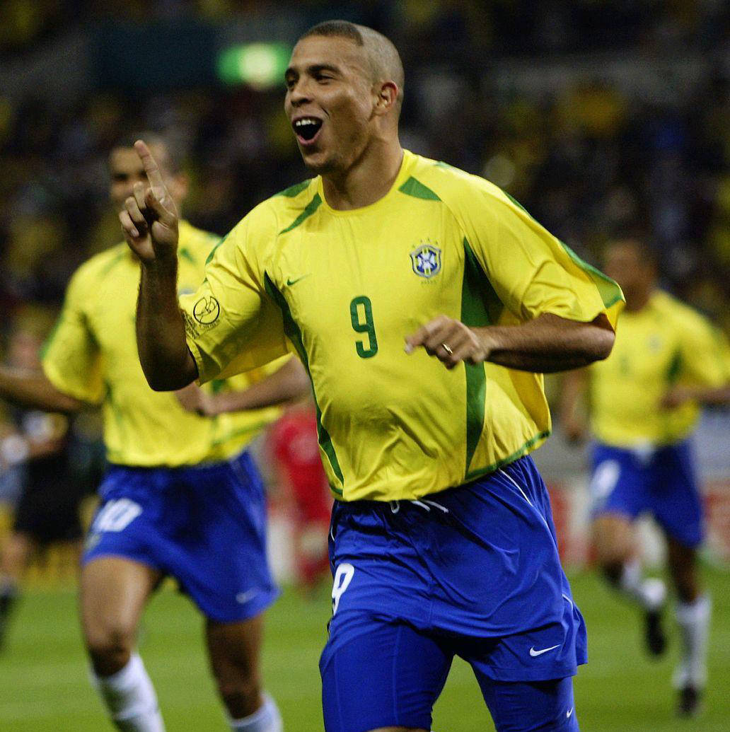 爱游戏官网入口-足球明星闪耀赛场，表现抢眼