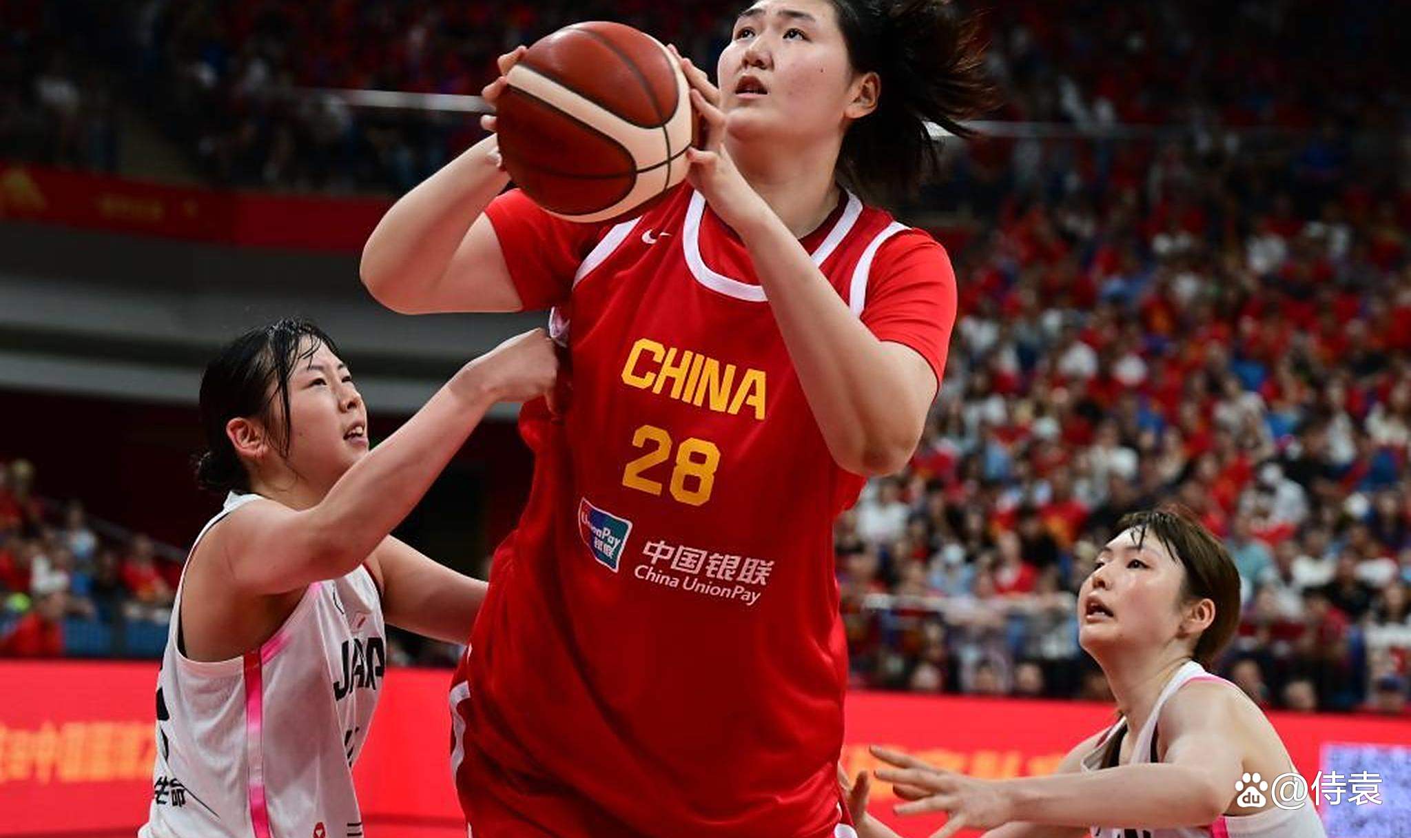 爱游戏网页版入口-国内杯赛球场上，女队员展现出色实力的简单介绍