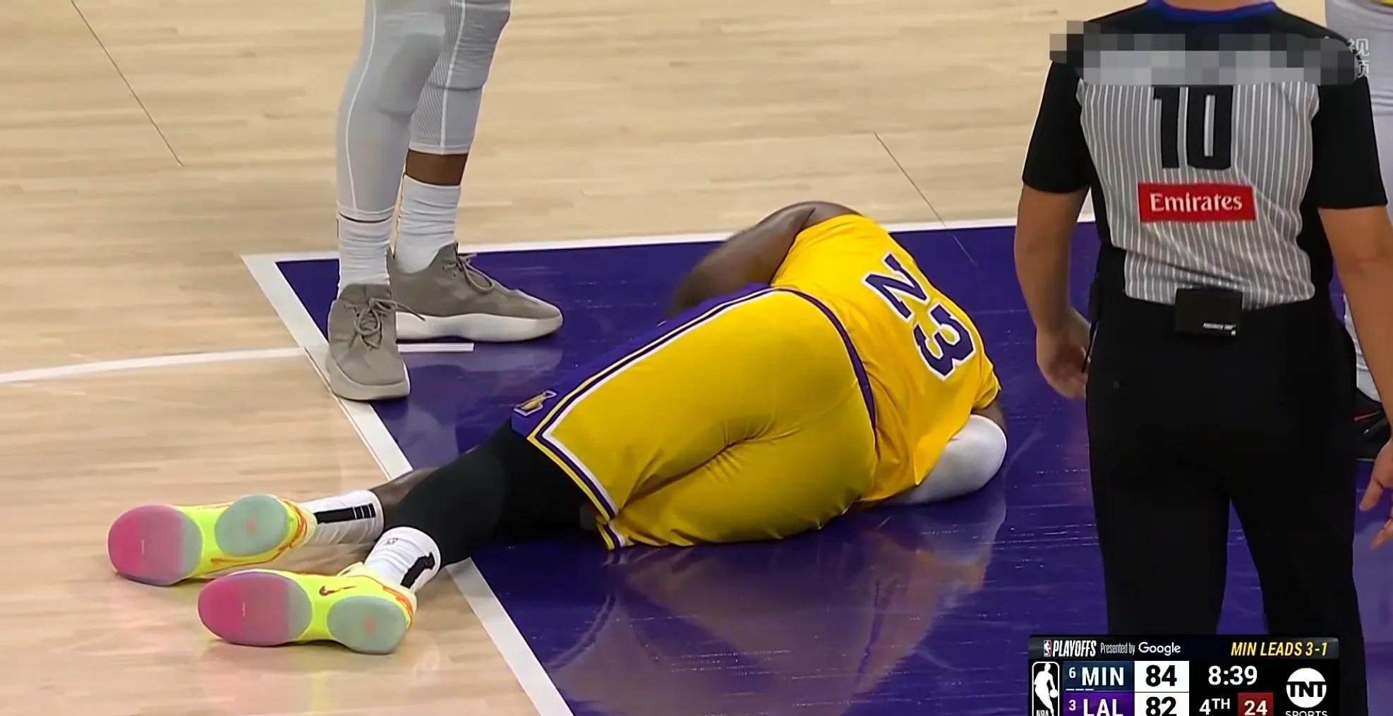 爱游戏官网-湖人惨败开拓者，詹姆斯空砍分败北