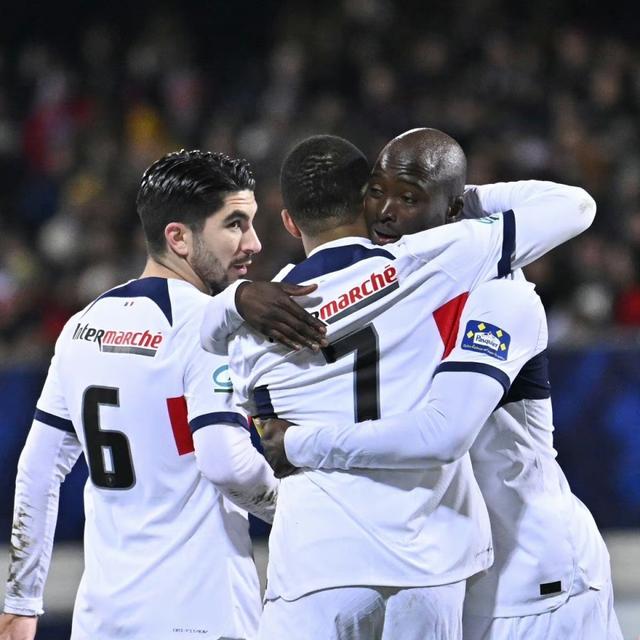 里尔足球队在法国联赛中横扫对手 里尔足球队在法国联赛中横扫对手