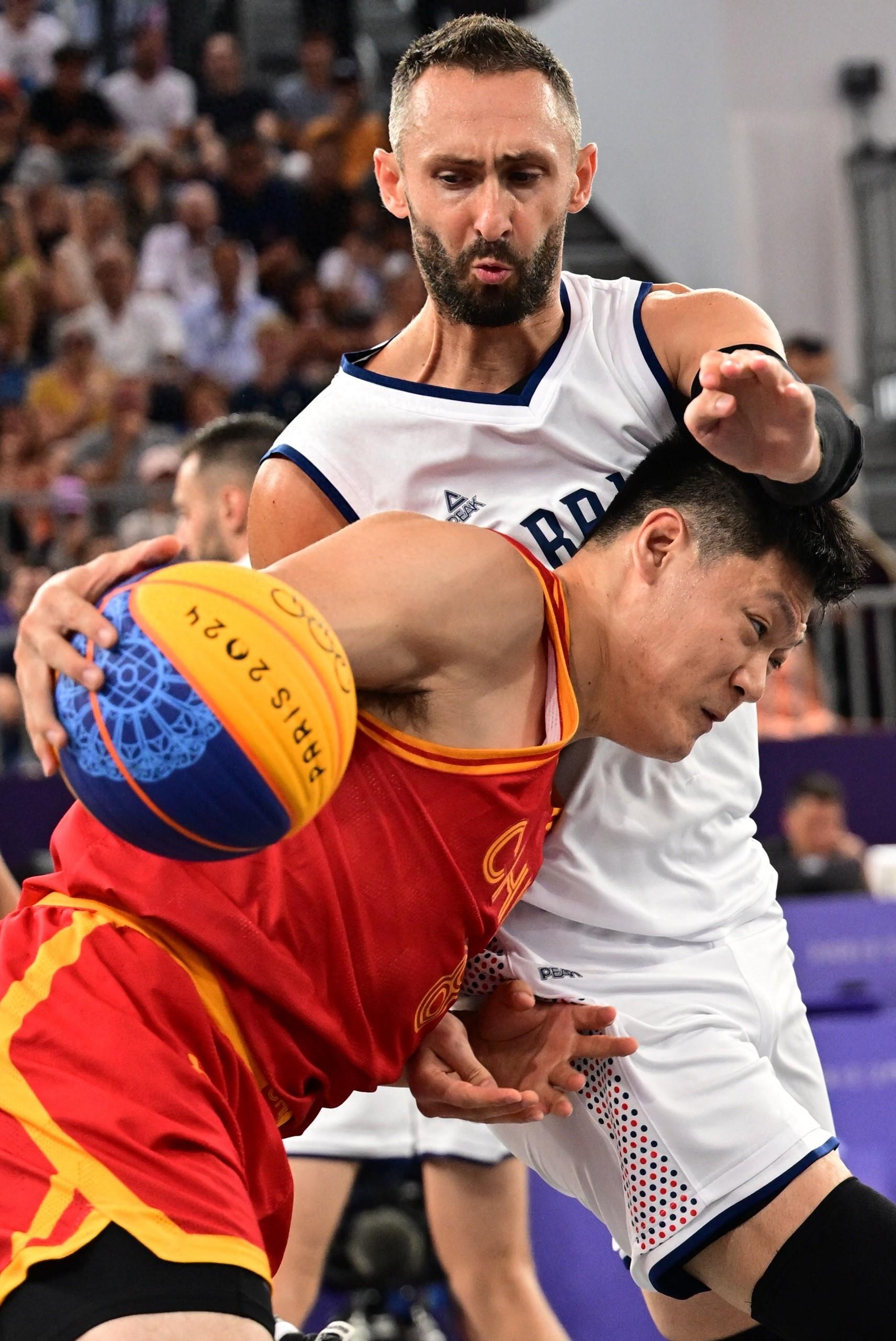 爱游戏官方登录入口-东京奥运会篮球赛场上爆发激烈对决