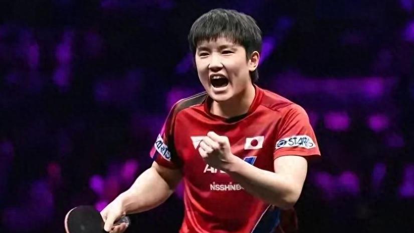 日本选手登顶领奖台,引发热议 日本选手登顶领奖台,引发热议