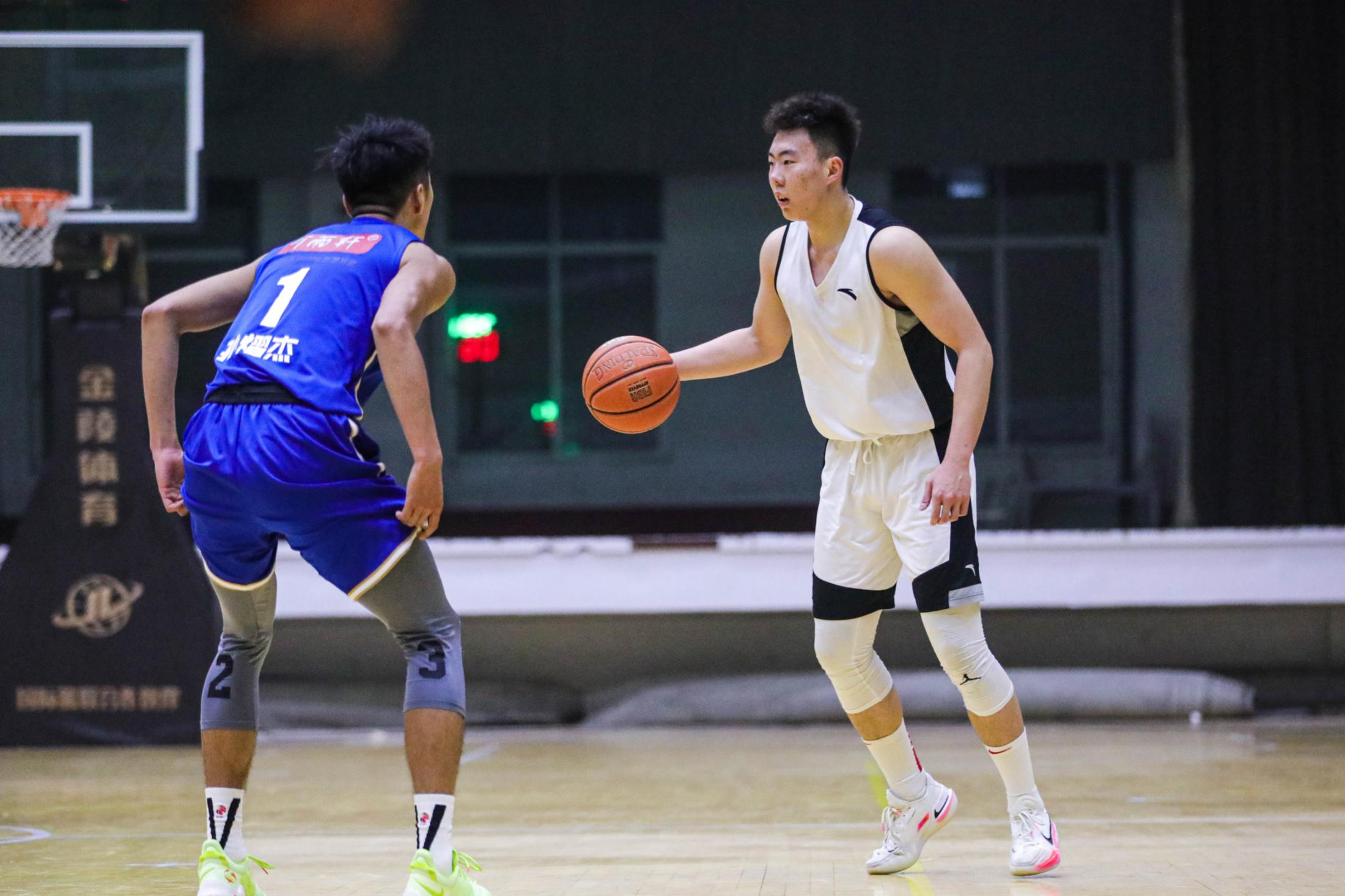 爱游戏网页版-青岛中能球队面临换帅，球员备战积极的简单介绍