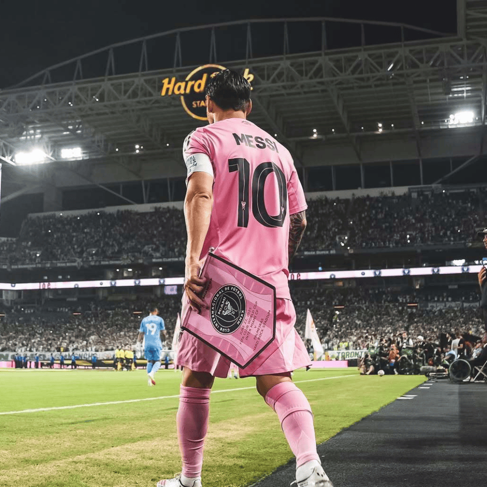 梅西率队对决巴黎,争夺欧冠头衔 梅西率队对决巴黎,争夺欧冠头衔