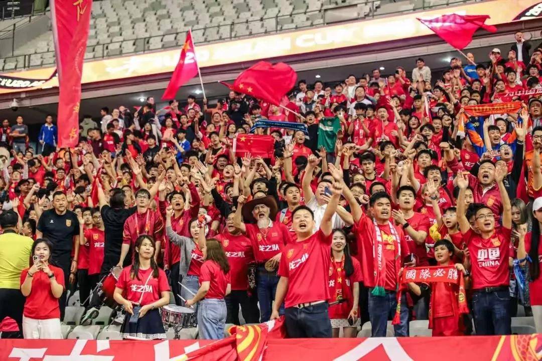 国内足球联赛精彩回顾,球迷热情高涨!的简单介绍 国内足球联赛精彩回顾,球迷热情高涨!的简单介绍